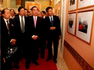 Vientiane exposition sur 50 ans de relations Vietnam-Laos